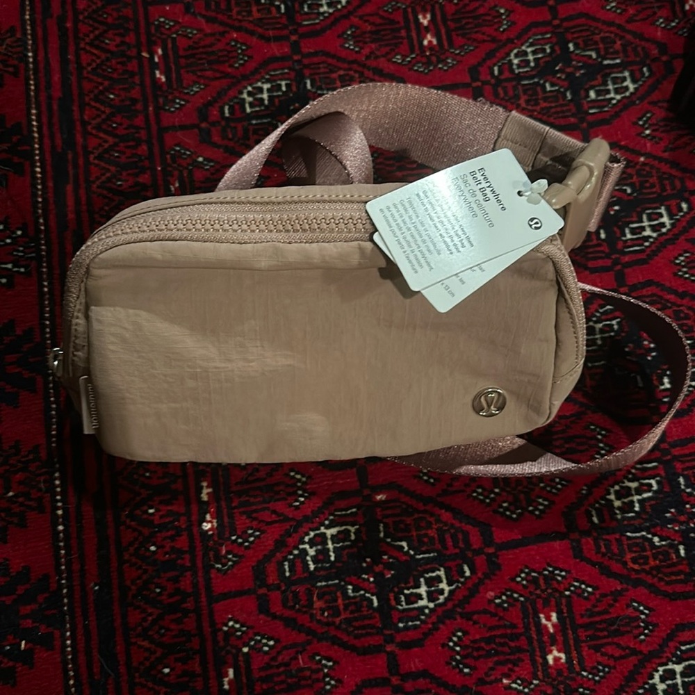 Lululemon everywhere belt bag (discontinued twilight rose)